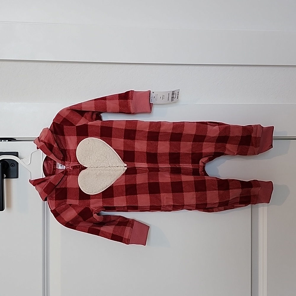 🆕️ NWT Carter's Baby Heart Hooded Fleece Jumpsuit. Size 9 months. NWT